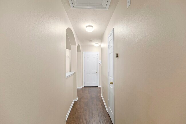Building Photo - 3403 Cypress Village Dr