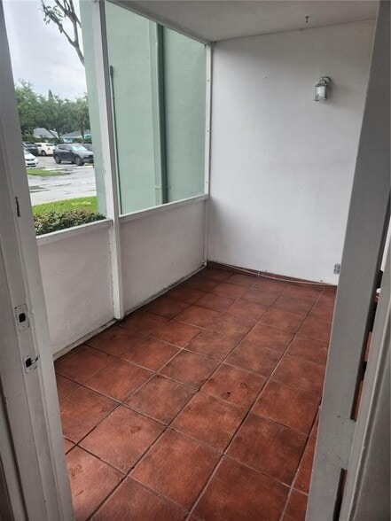 Building Photo - 2771 Taft St