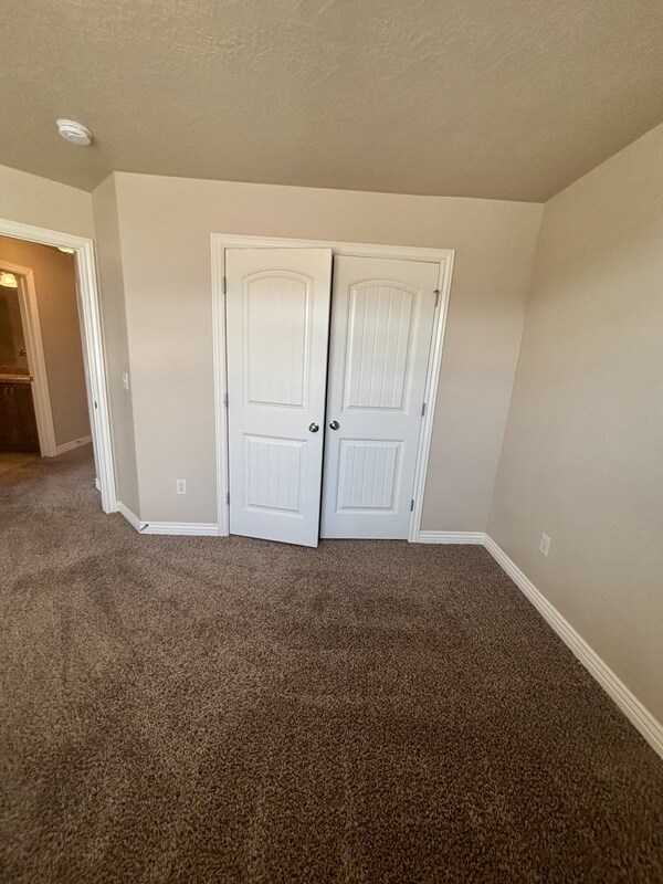 Building Photo - 215 1135 S