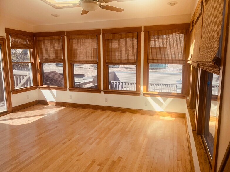 Backroom 15' x 13' with 9 windows - 2014 W Fletcher St