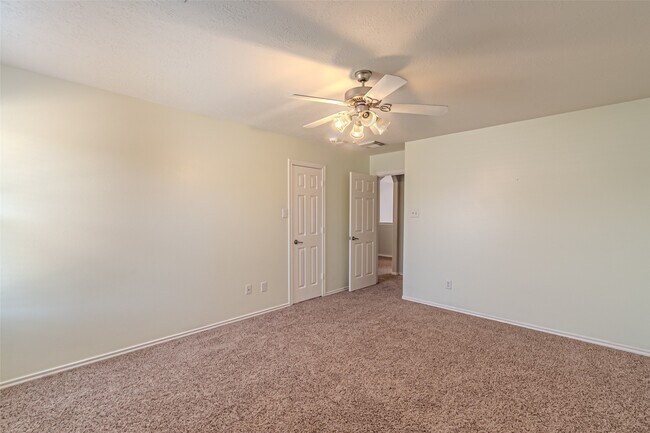 Building Photo - 17818 Serene Shore Dr