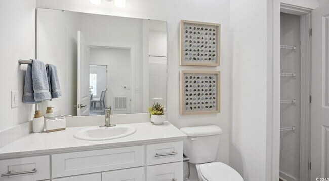 Building Photo - 31 Quaker Rdg Dr