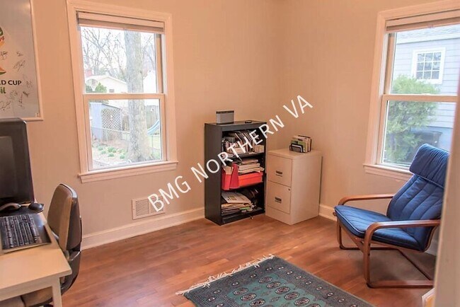 Building Photo - 1100 S Forest Dr