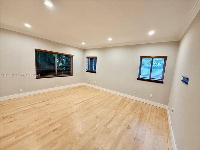 Building Photo - 1375 N Biscayne Point Rd