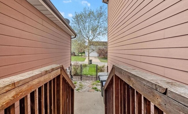 Building Photo - Lovely 2 Bedroom / 2 Bath for Rent