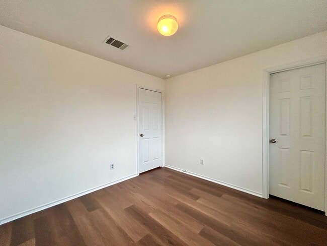 Building Photo - 102 Adamae Ln