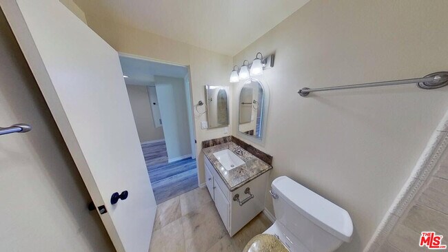 Building Photo - 4754 La Villa Marina