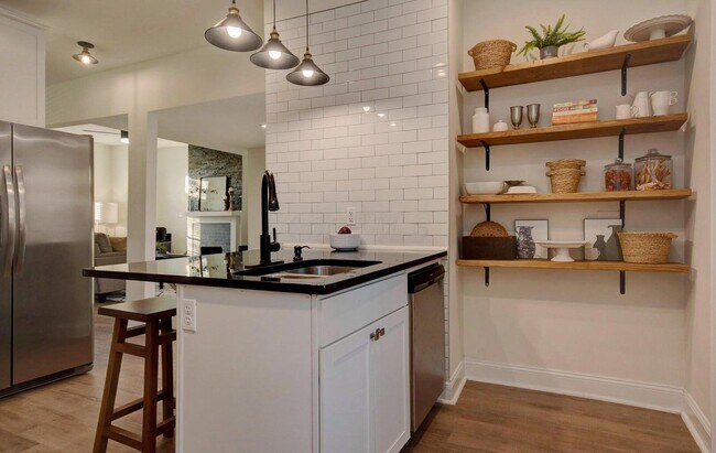 Building Photo - 220 N Monroe Ave