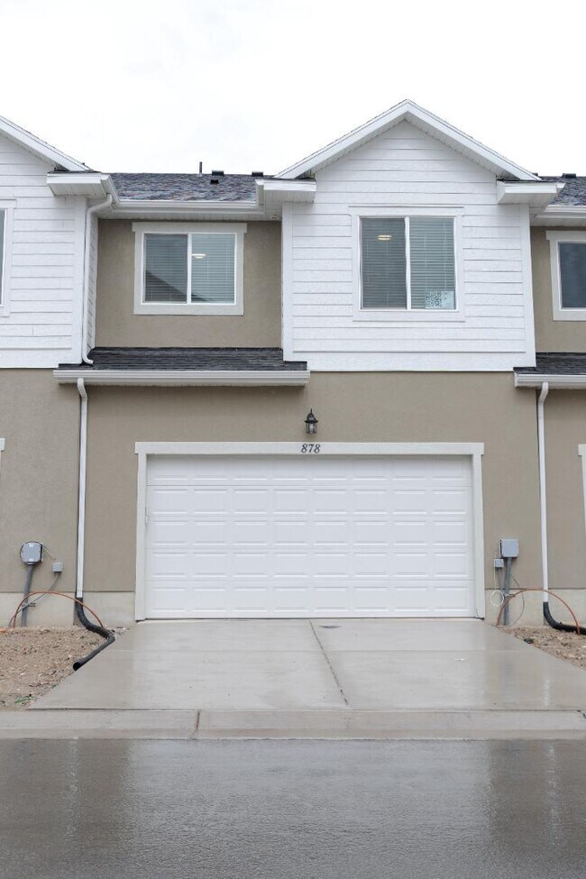 Building Photo - 878 Portman Wy