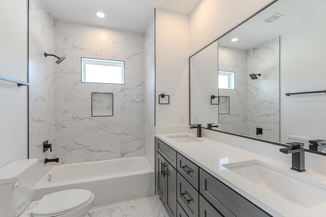 Building Photo - 7628 Inwood Hls Ln