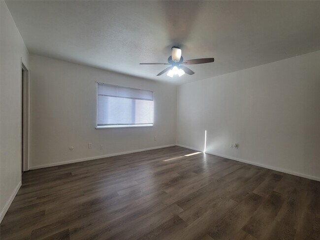 Building Photo - 424 Green Canyon Dr