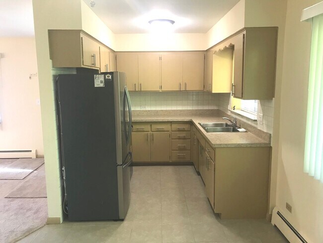 Building Photo - 725 Busse Hwy