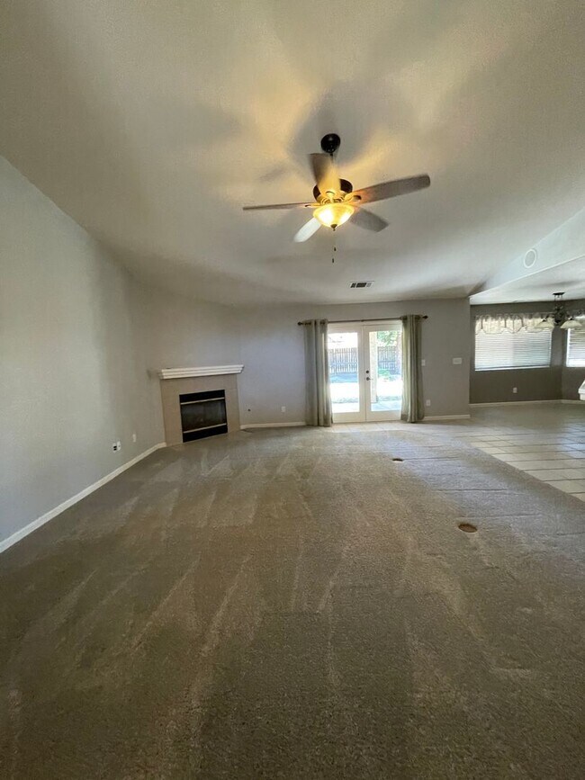 Building Photo - Southeast Visalia home coming soon!