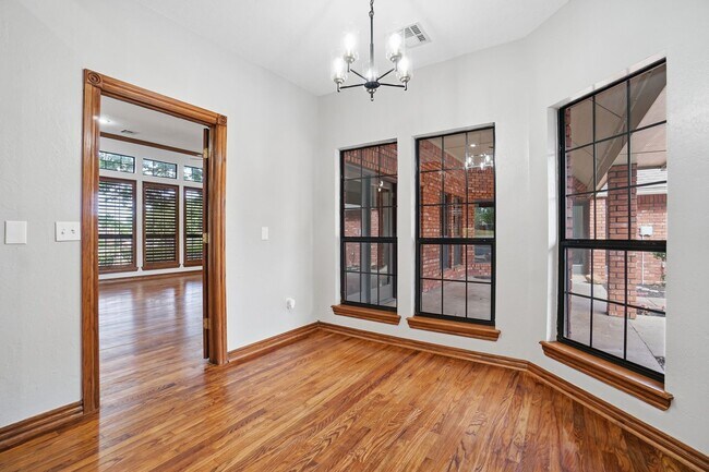 Building Photo - Beautiful & Newly Renovated 3 Bed & 2 Bath House in Heritage Hills with Private Pool