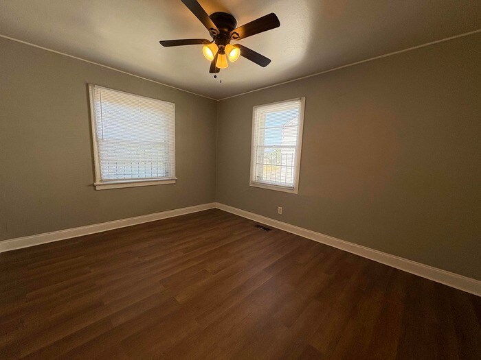 Building Photo - 4409 Ave I