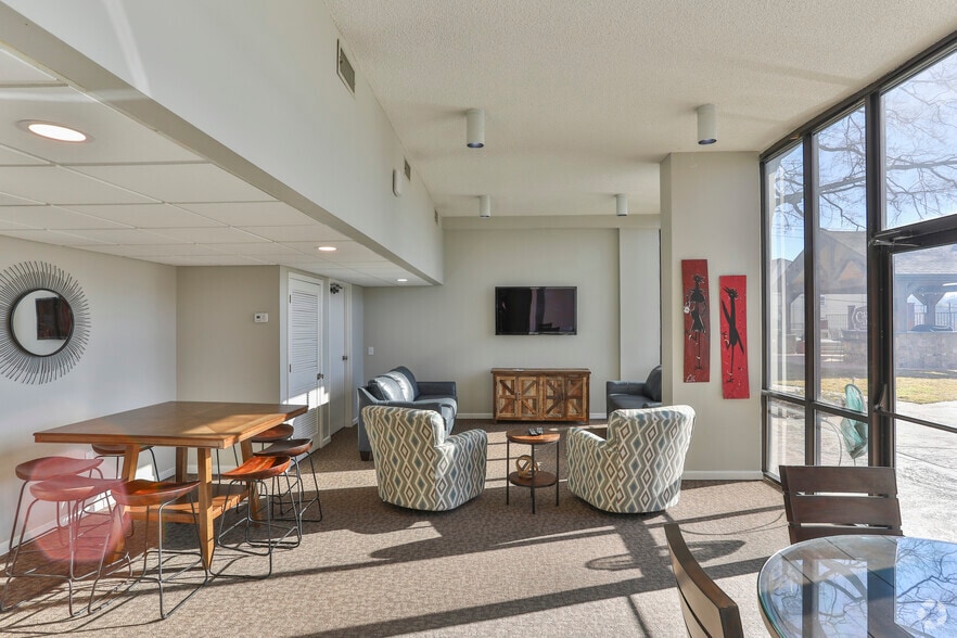 Interior Photo - The Wilshire House