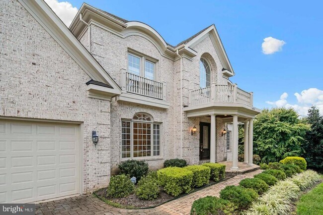 Building Photo - 6251 Linway Terrace