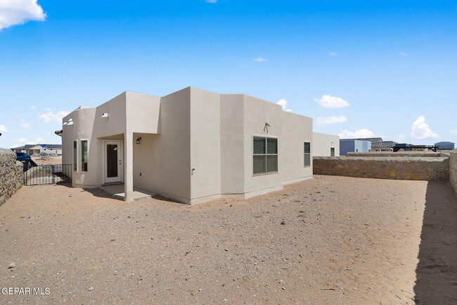 Building Photo - 841 Paseo Drusy Pl