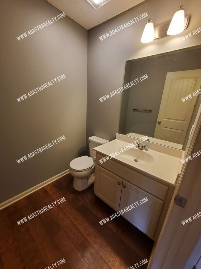 Building Photo - Beautiful Updated Townhome in Downtown KCK-Coming SOON!!