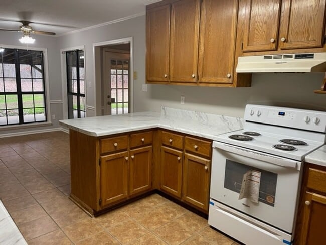 Building Photo - Renovated 3 Bedroom 2 Bath Home for Rent!