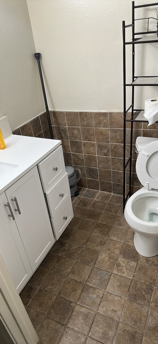 Building Photo - 2429 Greenwich Dr