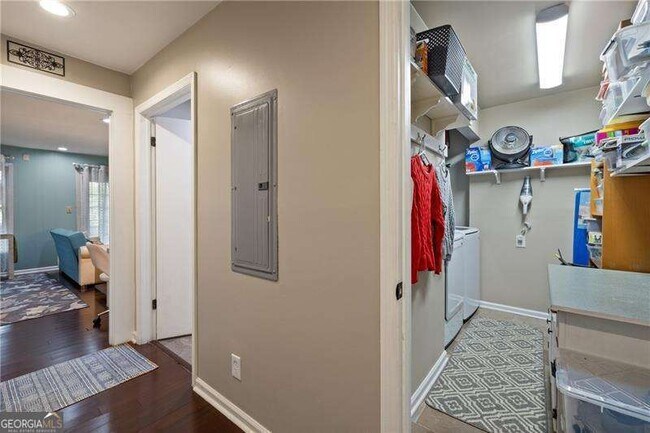 Building Photo - 2674 Farmstead Rd