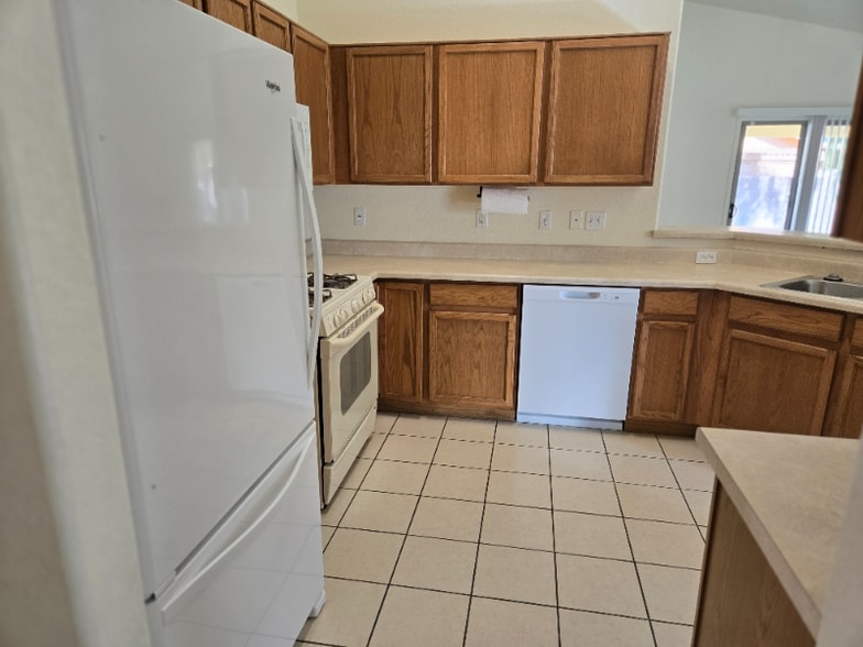 Building Photo - 3307 S Sun Splash Dr