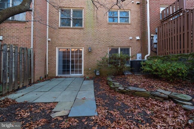 Building Photo - 3554 S George Mason Dr