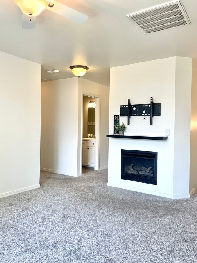 Building Photo - Spacious 3 Bed Home Near Hill AFB & I-15 – RV Parking + Fenced Yard