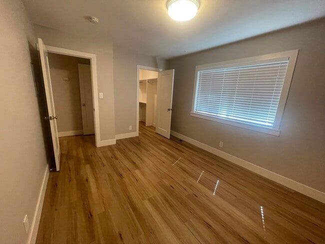Building Photo - Beautifully Updated Townhouse in Madison V...