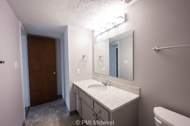 Building Photo - "Charming 1-Bedroom Retreat in Shelbyville – 690 Sq. Ft. of Cozy Living!"