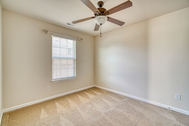 Building Photo - Incredible Home In Gated Community/Simpsonville