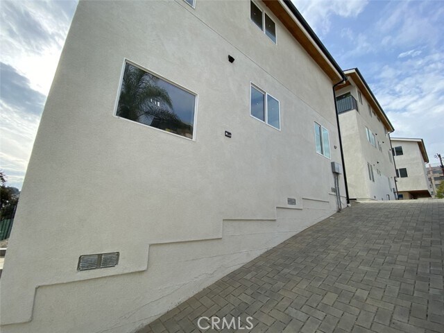 Building Photo - 1031 N Cummings St