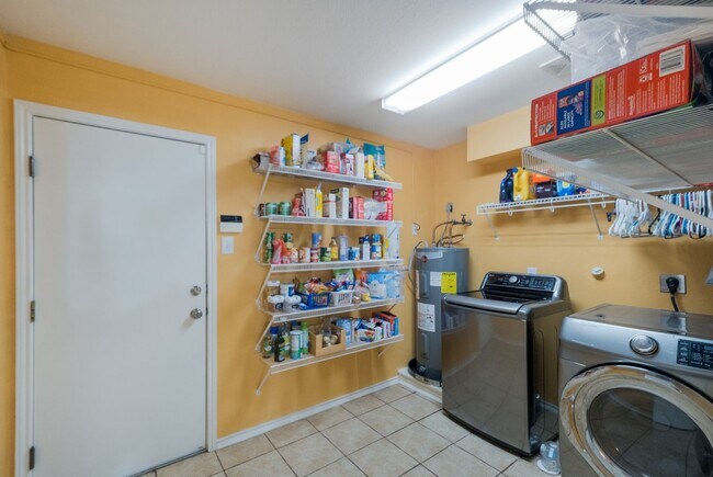 Building Photo - 7037 Lynn Lake Dr
