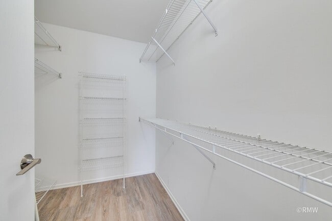 Building Photo - 460 Mayflower Ln