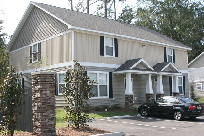 Building Photo - 1520 High Rd