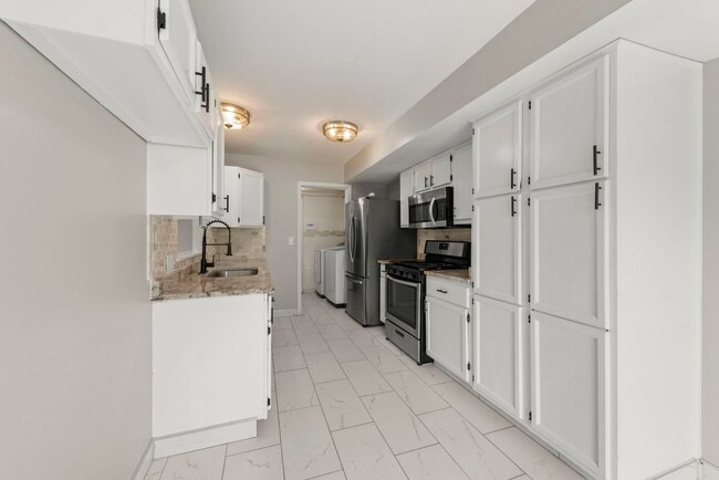 Building Photo - 2661 Prairieview Ln S