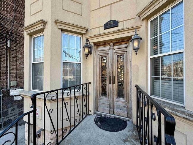 Building Photo - 4508 Brown St