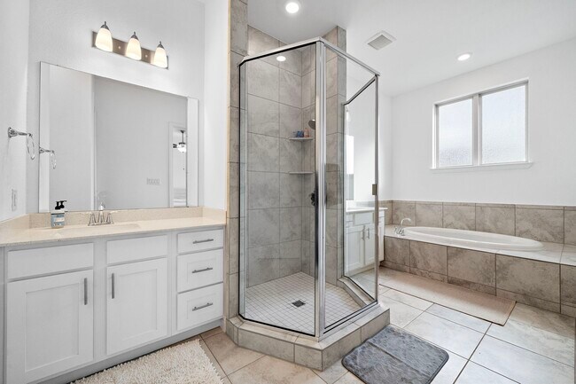 Building Photo - 11008 Mikula Dr