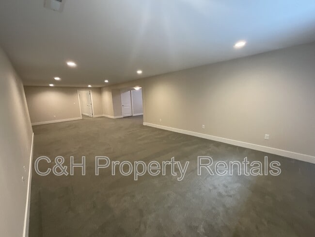 Building Photo - 5506 Sunny Cv