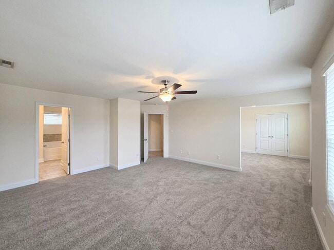 Building Photo - Beautiful Wilmington Floor Plan In Wedgefi...