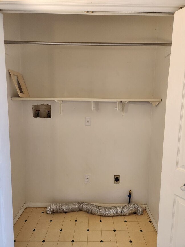 Building Photo - 120 Cooper St