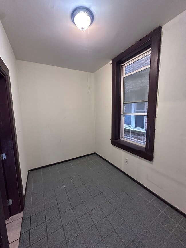 Building Photo - 2224 W Cullerton St