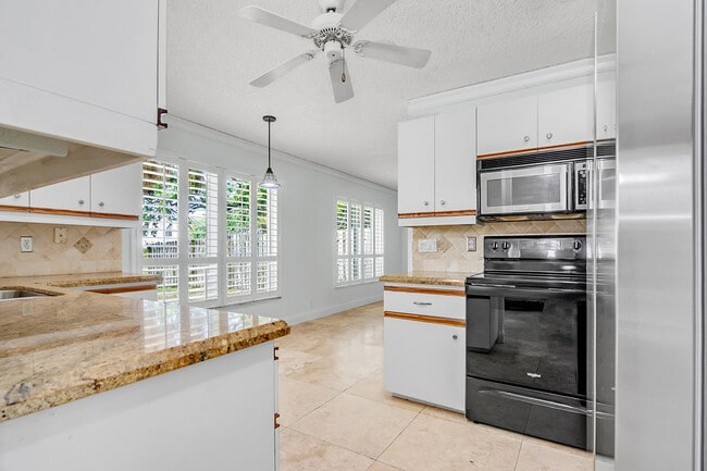 Building Photo - 1011 Siena Oaks Cir E