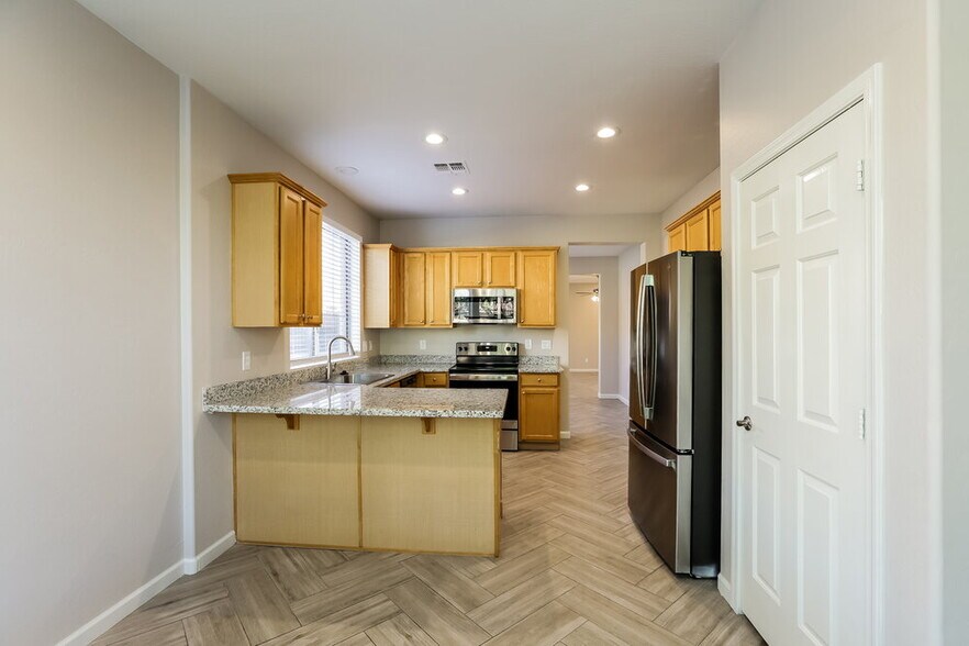 Building Photo - 41368 N Yorktown Trail