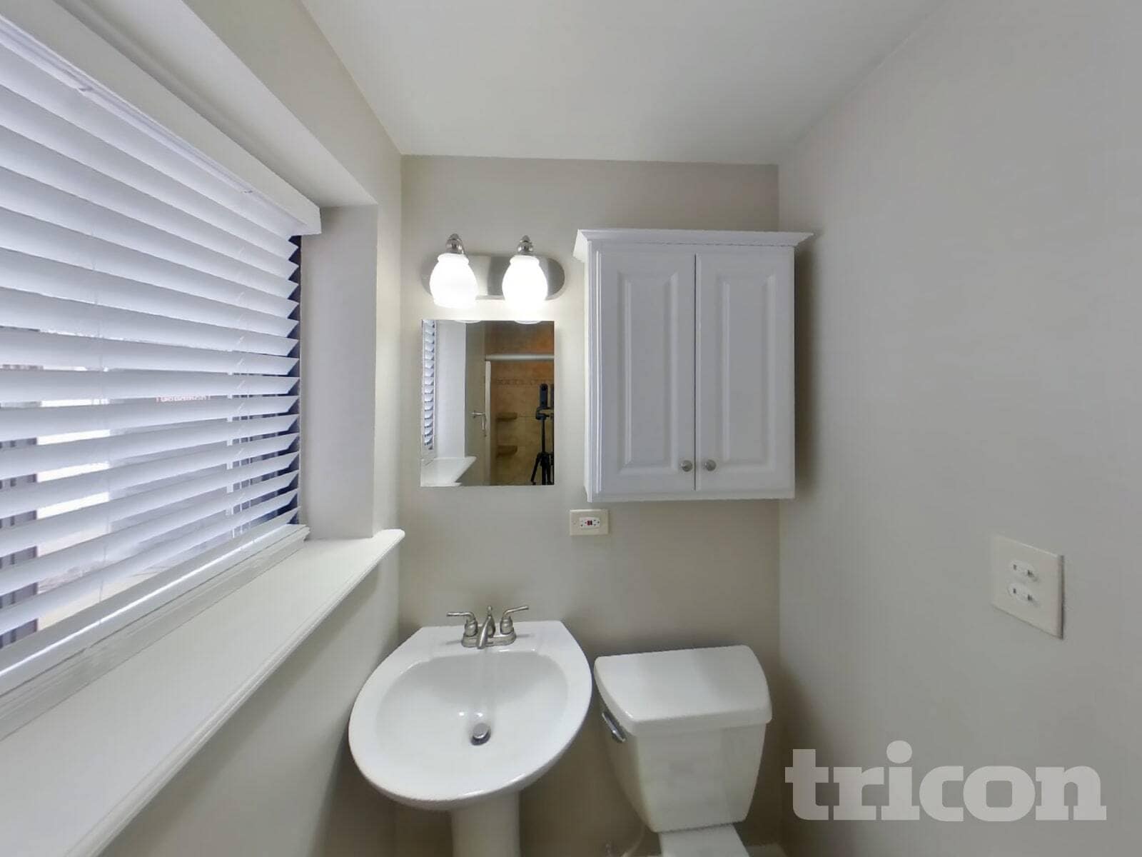 Building Photo - 1130 Pinehurst Ln