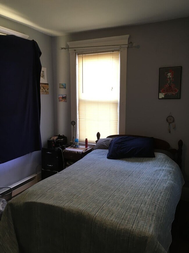 Building Photo - Bright 1BR in East Rock | Gas & Hot Water Included | Steps from Yale & Trails
