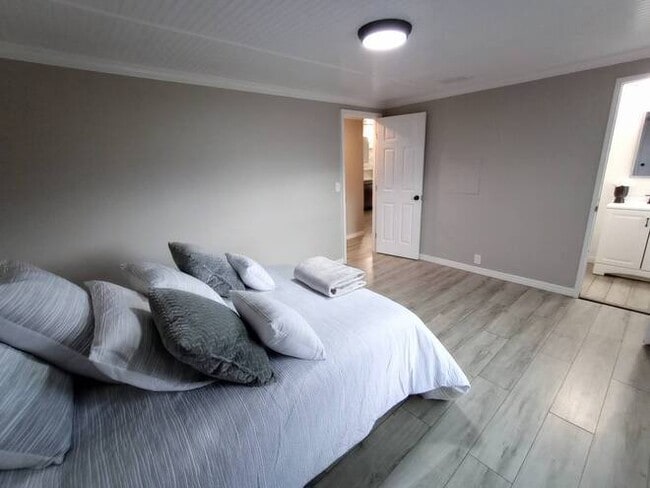 Building Photo - 79 N Meadow Dr