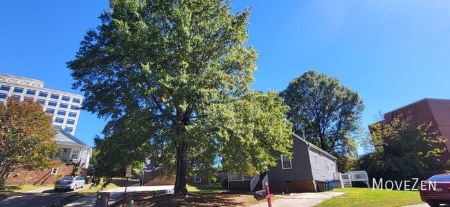 Building Photo - 9 Ratcale Ln