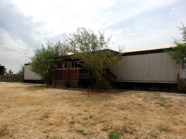 Building Photo - Home just outside of town- 2 occupants ONLY